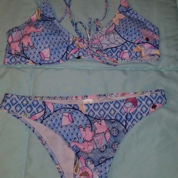 Bikini - Picture 2 of 4